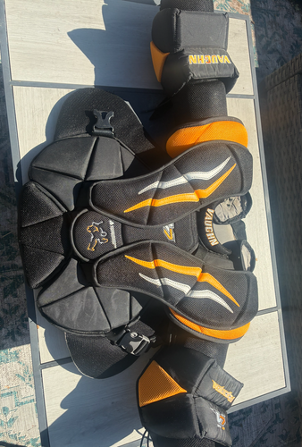 XL Vaughn Velocity V7 XF Pro Carbon Goalie Chest Protector (Used)