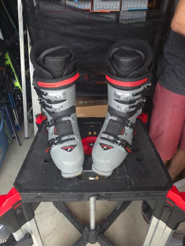 USED – HEAD Edge LYT XR Ski Boots – Soft Flex – Mondo 29 & 29.5