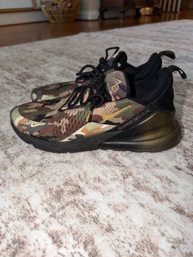 Men's Size M 11.0 (W 12.0) Adult Nike Air Max 270 Shoes (Used)