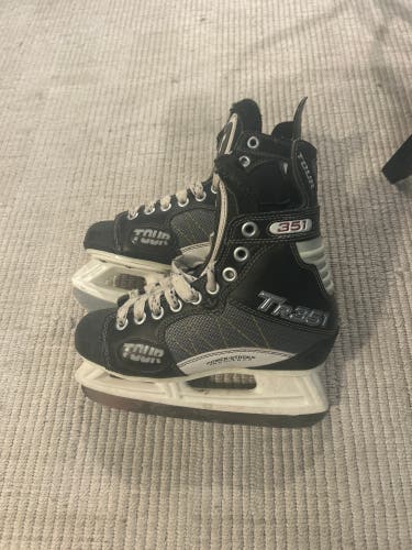 Tour TR-351 Hockey Skates Size 3 (Used)