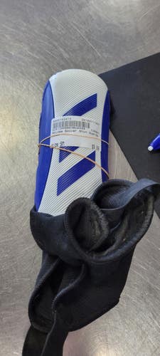 Used Adidas Soccer Shin Guards Junior None SM 11497-S000162474