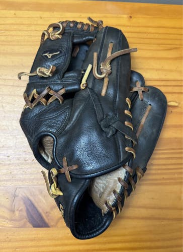 2020 Mizuno MVP RH Baseball Glove 11.75" (Used)