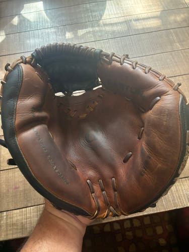 Easton RH Catcher's Glove 33" (Used)