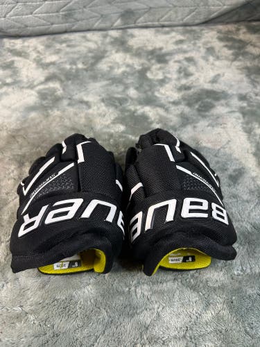 Black Junior Bauer Supreme Mach Gloves 8" (Used)