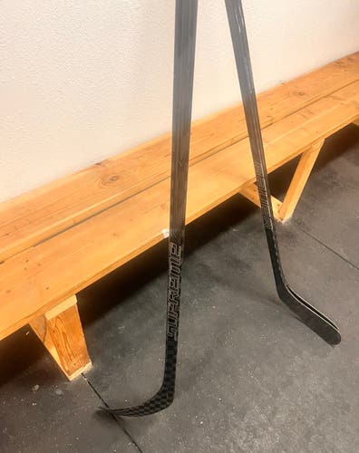 Senior Bauer Supreme PRO Grip Left Hand Hockey Stick P92 77 Flex (Like New)