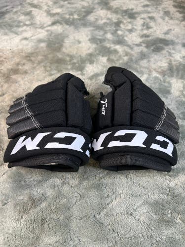 Black Youth CCM Tacks 4 Roll Gloves 9" (Used)