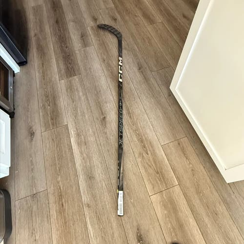 CCM JetSpeed FT7 Pro - Intermediate Right Handed Hockey Stick P29 55 Flex (New)