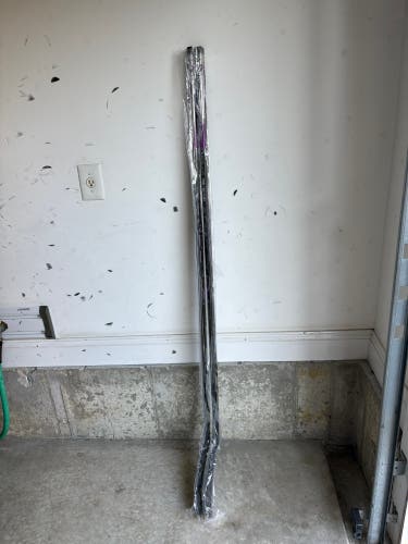 Intermediate Bauer Pulse 2 Right Handed Hockey Stick P88 65 Flex (New)