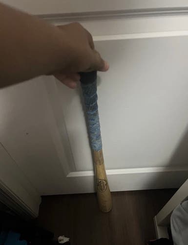 2026 Louisville Slugger Bat (-3) 28 oz 32" (Used)