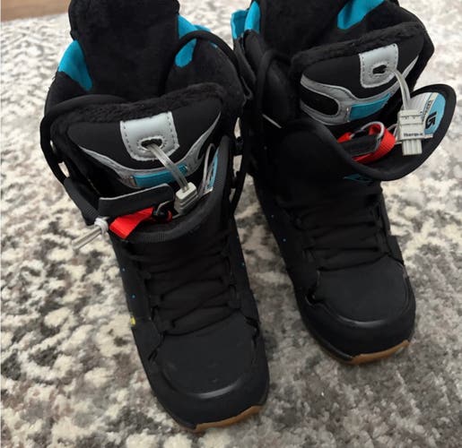 Women's Size M 6.5 (W 7.5) Burton Sapphire Snowboard Boots (Used)