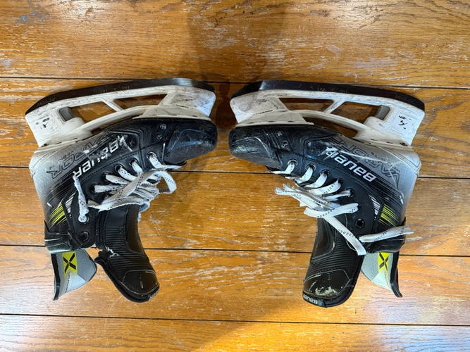 2023 Bauer Vapor Hyperlite Regular Width Pro Stock Size 4.5 (Used) Hockey Skates