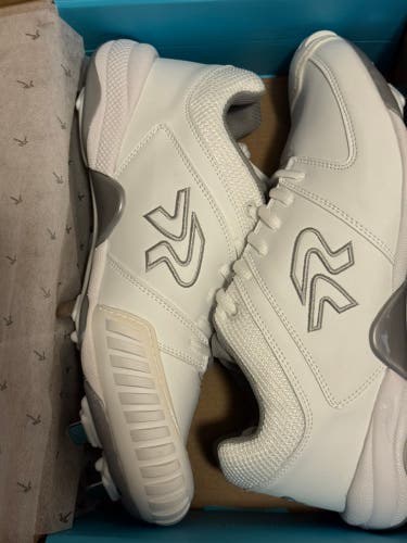 White Women's Size M 11.0 (W 12.0) Ringor Low Top Metal (New)