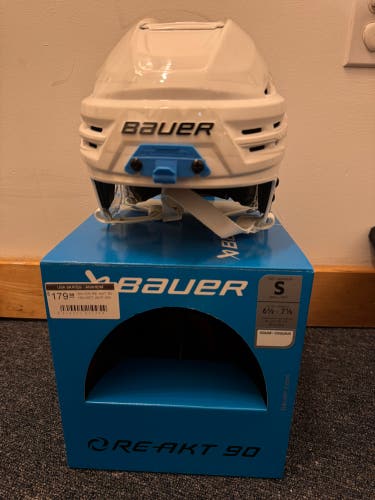 New Small White Bauer Re-Akt 90 Helmet