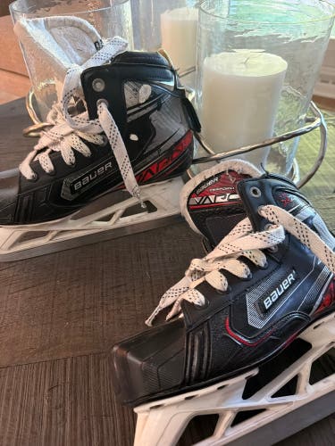 2019 Bauer Vapor X2.9 Hockey Goalie Skates Extra Wide Width Size 5.5 (Used)