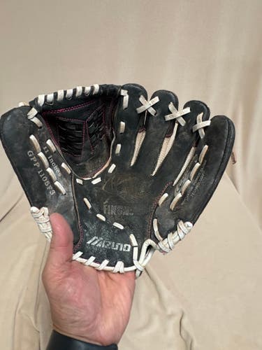 RH Mizuno Finch Softball Glove 11" (Used)