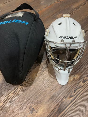 Senior Medium Bauer 960 Goalie Mask (Used)