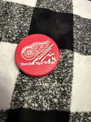 Gustav Nyquist autographed puck