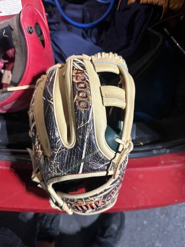 Wilson A2000 RH Infield Baseball Glove 11.75" (New)
