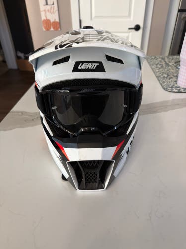 LEATT Motocross Helmet White Unisex (Used)
