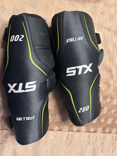 Medium Youth STX Stallion 200 Arm Pads (Used)
