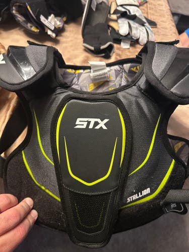 Medium Youth STX Shoulder Pads (Used)