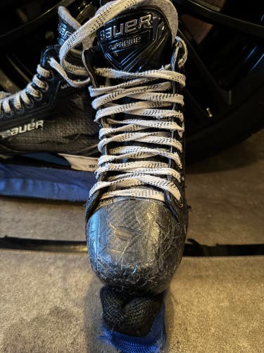 Black/Gray 2025 Bauer Supreme Matrix Hockey Skates Regular Width Size 5.5 (Used)