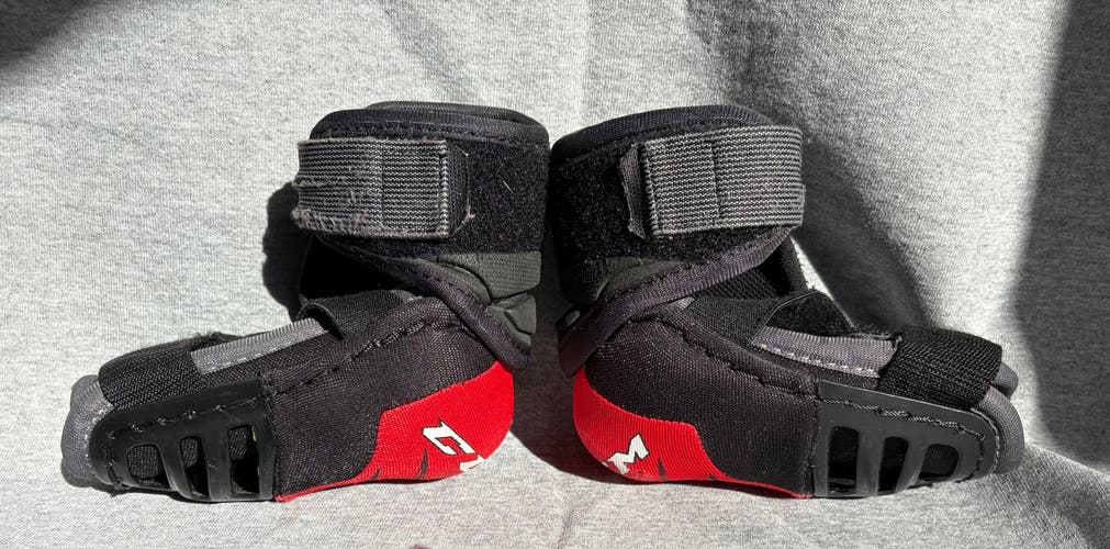 Junior Medium CCM Vibe Elbow Pads (Used)