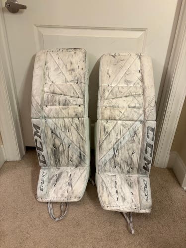 33" CCM EFlex 5 Goalie Leg Pads (Used)