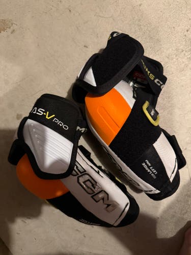 Senior Large CCM Tacks AS-V Pro Elbow Pads (Used)