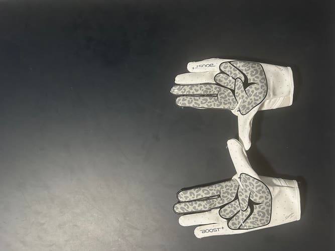 Grip Boost Stealth 6.0 Boost+ Football Receiver Gloves White/Gray Size Large