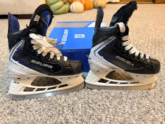 Black/Navy 2025 Bauer Vapor Flylite Hockey Skates Regular Width 11 (Used)