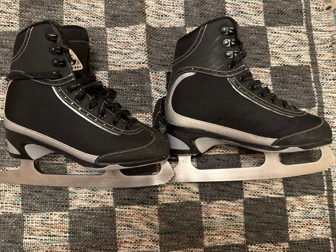 Jackson Ultima Soft Skate Figure Skates B Adult 5 (Used)