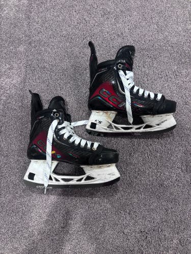 Black 2025 CCM JetSpeed FT8 Pro Hockey Skates Regular Width 7 (Used)