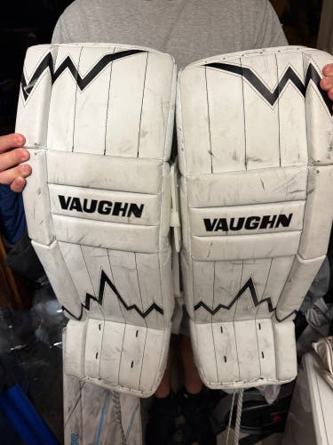 28" 2023 Vaughn Velocity V9 Goalie Leg Pads (Used)