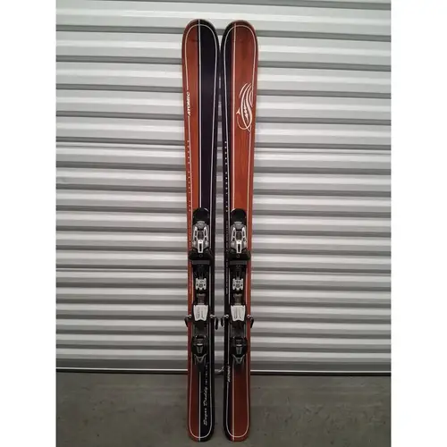 Atomic Sugar Daddy 153 Skis with Neox Glide Frame Bindings Wood Grain 153cm