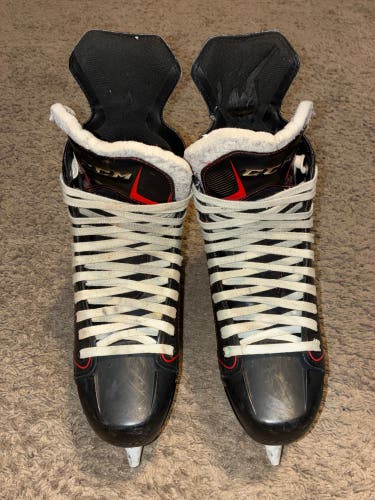 Red and black 2017 CCM JetSpeed FT360 Hockey Skates Wide Width D 9.5 (Used)