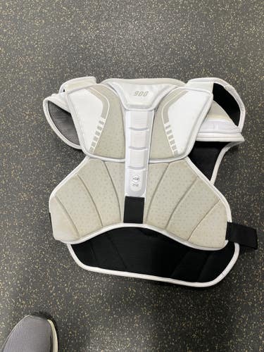 Used STX 900 STALLION Lacrosse Shoulder Pads White XL 11735-S000361727