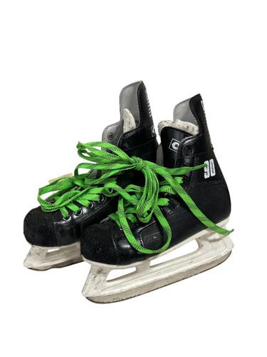 Used CCM CHAMPION 90 Junior Hockey Skate Junior 03 11735-S000363880