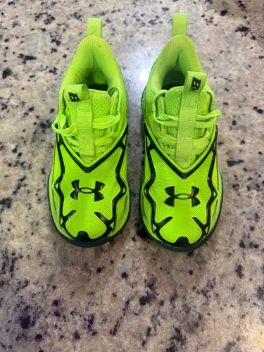 Green Kid's 2Y (Big Kids / Youth) Youth Under Armour Low Top Turf Cleats (Used)