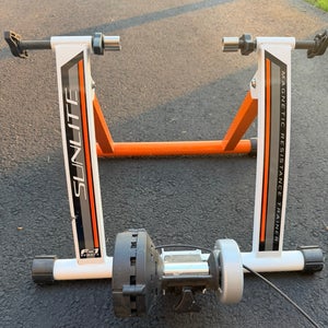 Sunlite F-1 Magnetic Resistance Indoor Bike Trainer with Handlebar Remote