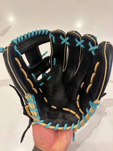 Wilson A1000 DP15 RH Baseball Glove 11.5" (Used)