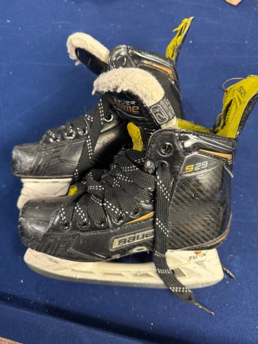 2018 Bauer Supreme S29 Hockey Skates Regular Width Size 3.5 (Used)