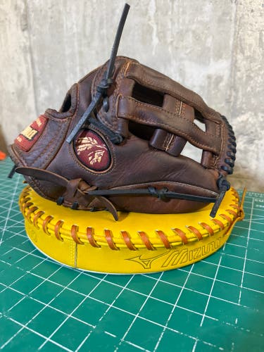 Nokona WB1175 RH Infield Baseball Glove 11.75"
