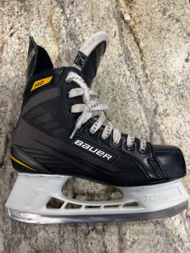 2015 Bauer Supreme 140 Hockey Skates Regular Width 7 (Used)