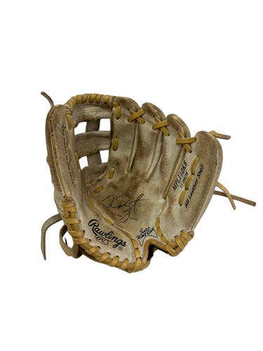 Used Rawlings Sure Catch 11" RHT BB Glove 11692-S000158810
