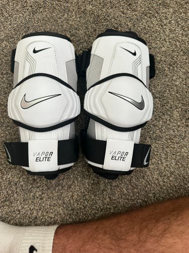 Medium/Large Adult Nike Vapor Elite Arm Pads (New)