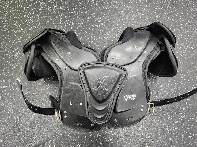 Used Xenith XFLEXION FLYTE FB Shoulder Pads Black LG 11849-S000045222