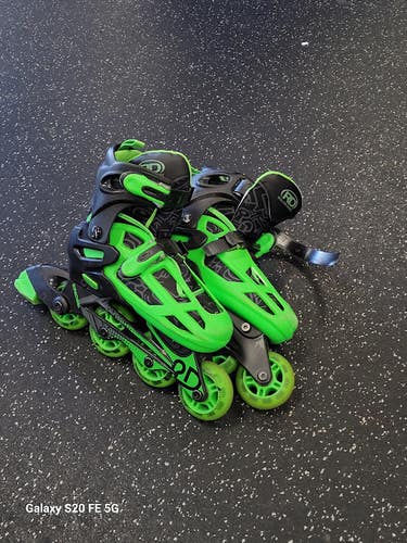 Used RollerDerby ADJUSTABLE 3-6 Junior Roller Quad Skates Green Adjustable 11849-S000045241