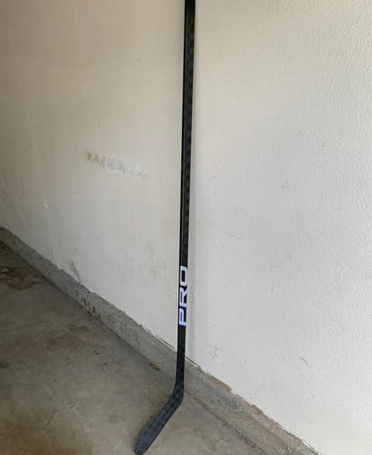 Senior PRO Right Handed Hockey Stick P28