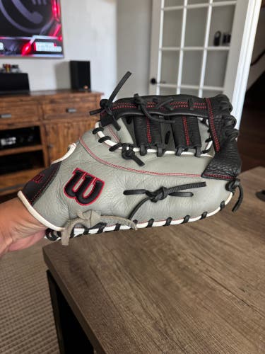 Wilson A1000 RH First Base Baseball Glove 12.5" (Used)